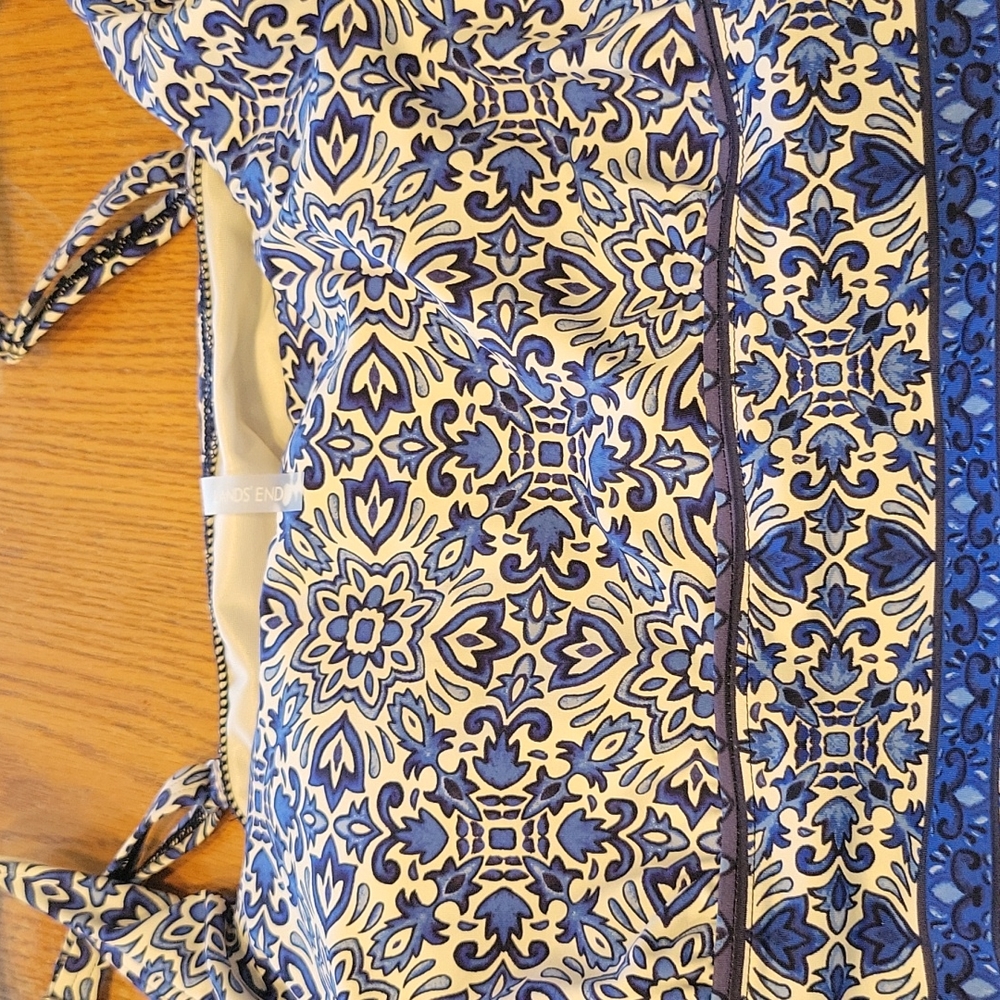 2 piece Lands end Tankini in excellent condition!